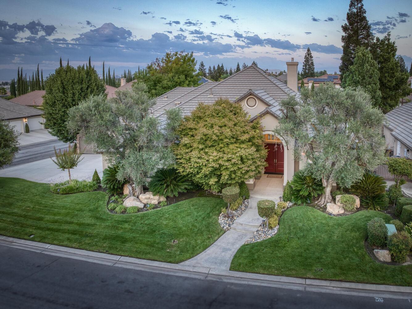 10678 N Medinah Cir, Fresno, CA 93730